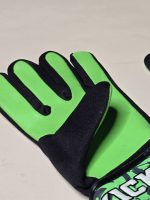 دستکش گلری بچگانه طرح Kickout