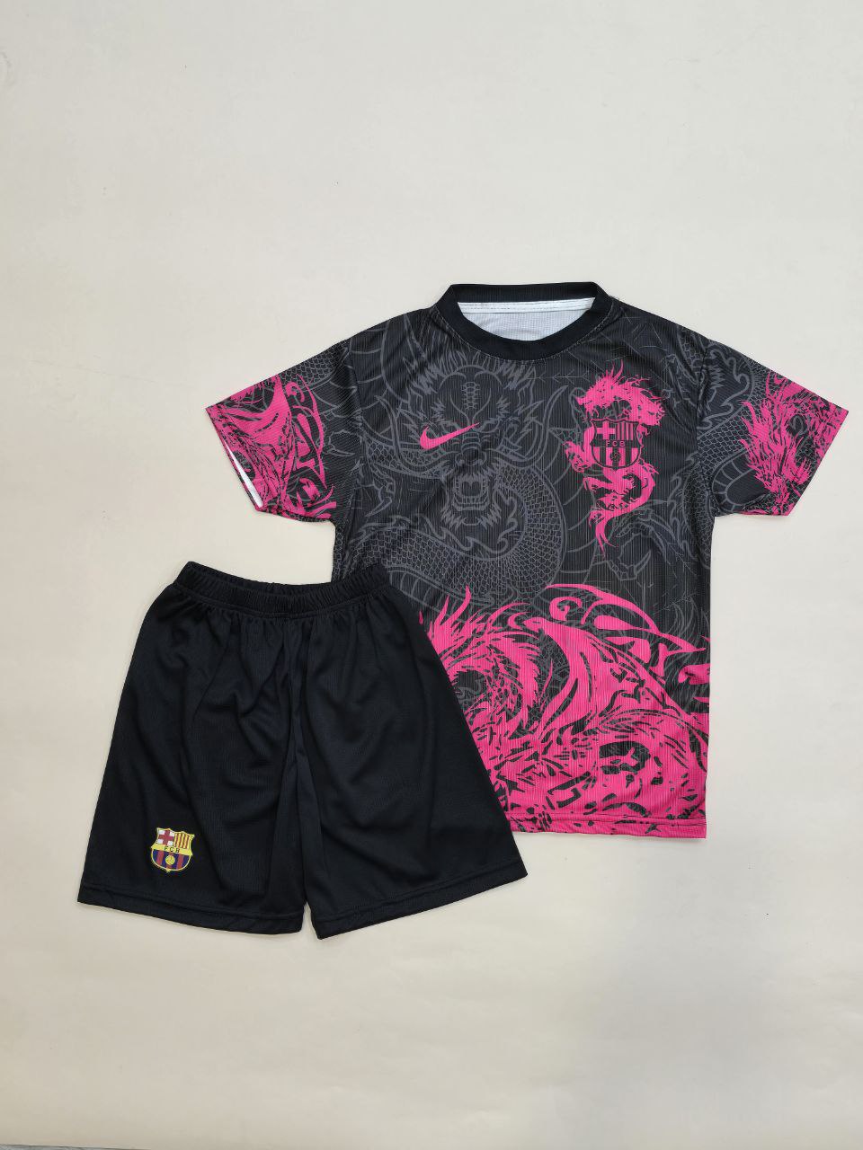 کیت کانسپت دراگون بچه گانه بارسلونا 2025 (کیفیت داخلی) (1) کیت کانسپت دراگون بچه گانه بارسلونا 2025 (چاپ یامال) |صورتی-مشکی